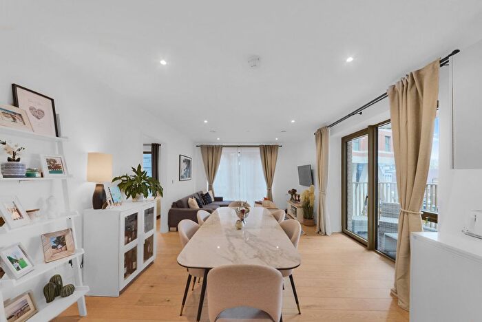 2 Bedroom Flat For Sale In Capital Interchange Way, Brentford, TW8