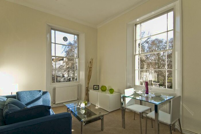 1 Bedroom Flat To Rent In St George's Square, Pimlico, London, SW1V