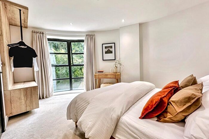 2 Bedroom Flat For Sale In Bournemouth, BH4