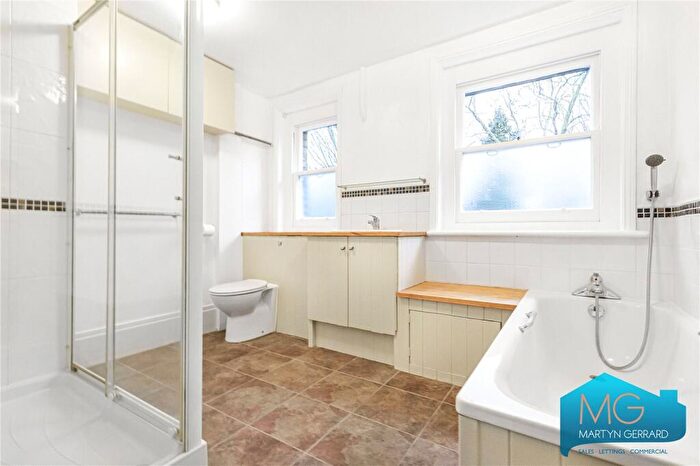 2 Bedroom Apartment For Sale In Shepherds Hill, Highgate, N6