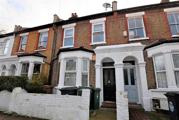 2 Bedroom Flat To Rent In Barclay Road, Walthamstow, London, E17