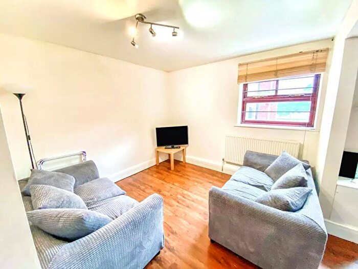 3 Bedroom Flat To Rent In Kelso Heights, Belle Vue Road, Leeds, LS3