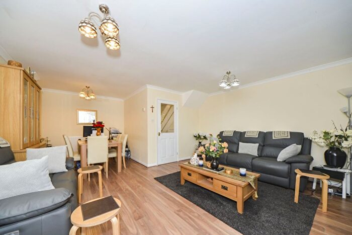 4 Bedroom Semi-Detached House To Rent In Main Road, St. Pauls Cray, Orpington, BR5