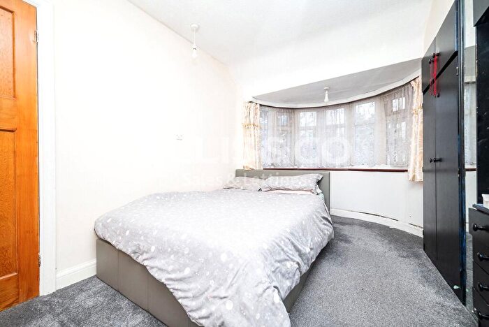 3 Bedroom End Of Terrace House For Sale In Charlton Road, Kenton, Harrow, HA3