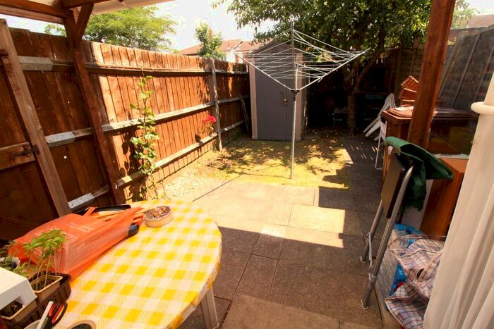 1 Bedroom Property To Rent In Siskin Close, Borehamwood, WD6