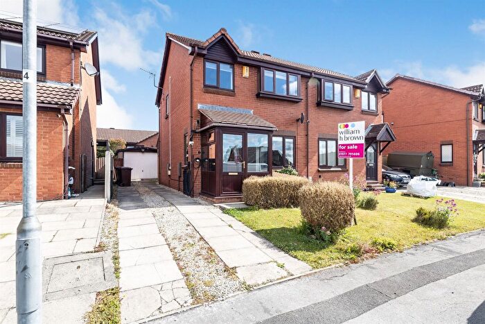 3 Bedroom Semi-Detached House For Sale In Brockadale Avenue, Pontefract, WF8