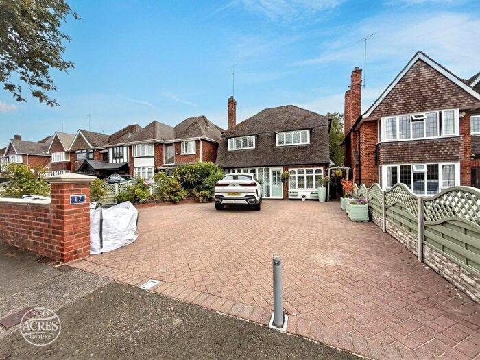 3 Bedroom Detached House For Sale In Pear Tree Drive, Great Barr, Birmingham, B43