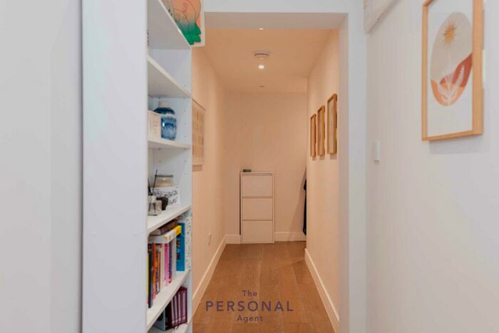 1 Bedroom Flat To Rent In East Street, Epsom, KT17