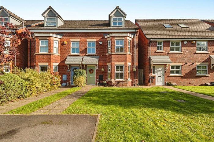 4 Bedroom Semi Detached House For Sale In Waters Edge, Manchester, Lancashire, M40