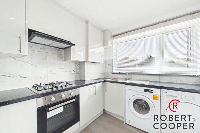 2 Bedroom Flat To Rent In Hazelmere Walk, Northolt, UB5
