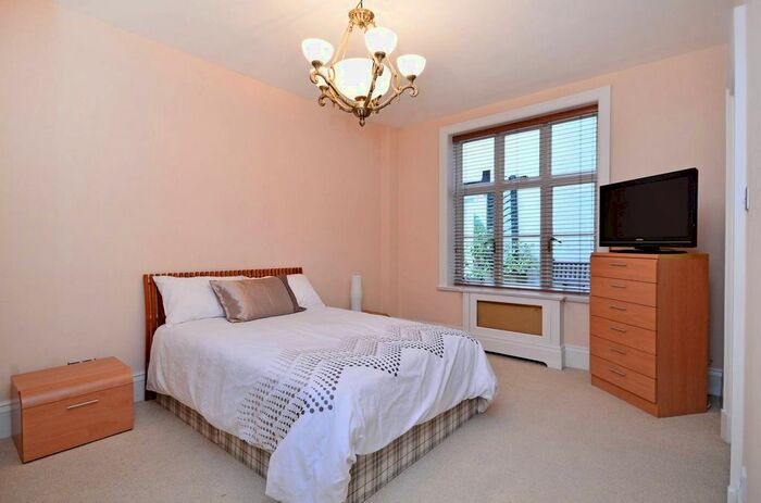 2 Bedroom Flat To Rent In Chesterfield Gardens, Mayfair, London, W1J