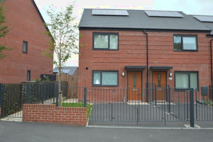 2 Bedroom House To Rent In Lawnswood Road, Gorton, Manchester, M12
