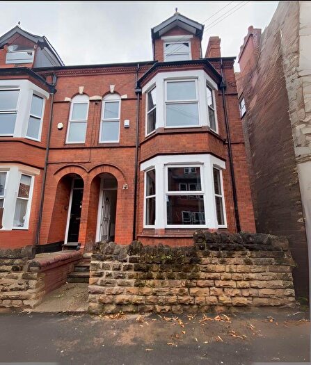 6 Bedroom Semi-Detached House To Rent In Derby Grove, Nottingham, NG7