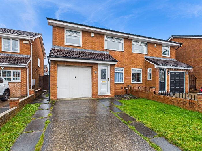 3 Bedroom Semi Detached House For Sale In Middleham Court, Sunderland, SR5