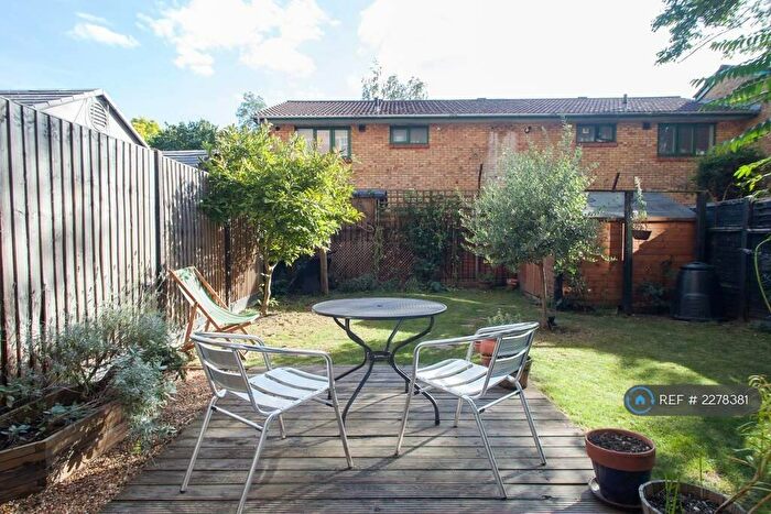 1 Bedroom Flat To Rent In Lee Street, London, E8