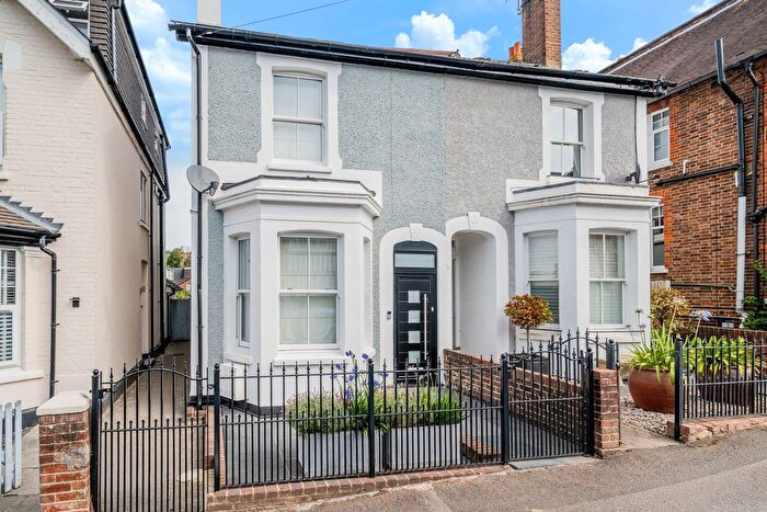 4 Bedroom Semi-Detached House For Sale In Yorke Road, Reigate, RH2