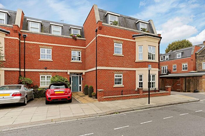2 Bedroom Flat For Sale In Carelia Court, London, W4