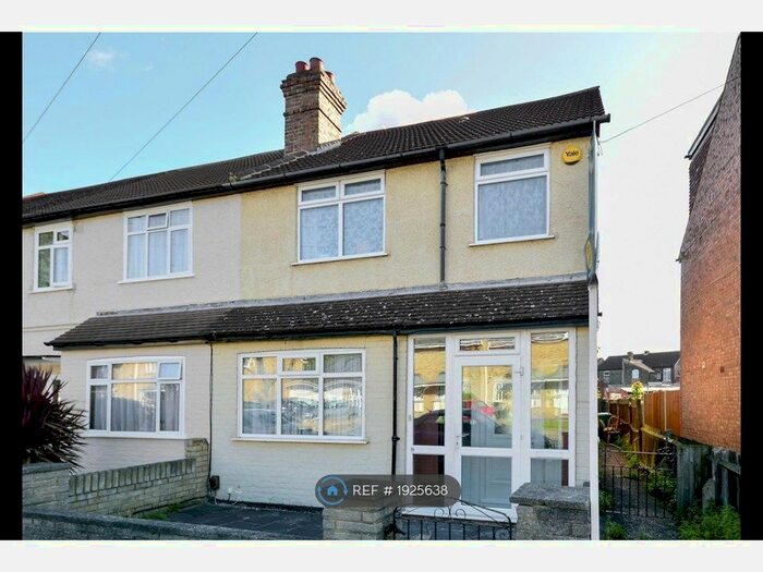 3 Bedroom End Of Terrace House To Rent In Woldham Road, Bromley, BR2