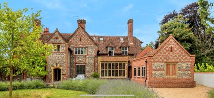 4 Bedroom Semi-Detached House To Rent In Henley Road Marlow, SL7