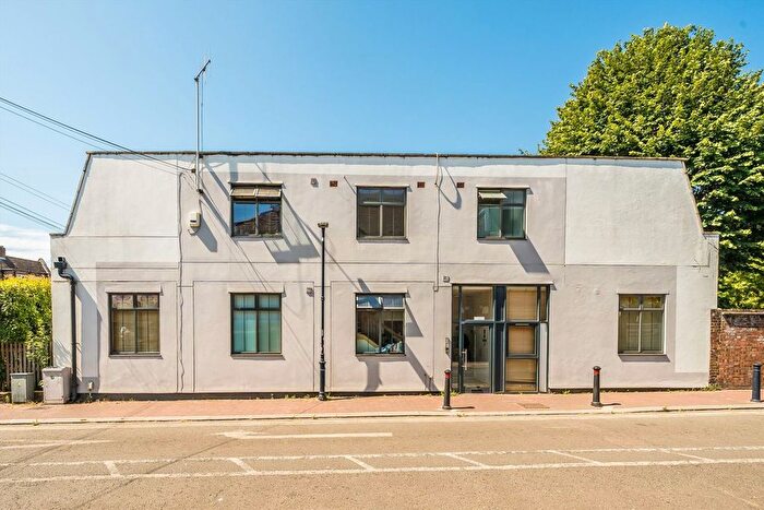 2 Bedroom Flat To Rent In Holly Road, Twickenham, TW1