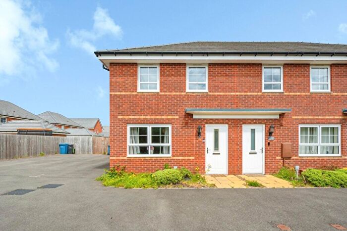 3 Bedroom End Of Terrace House For Sale In Austen Drive, Tamworth, Staffordshire, B78