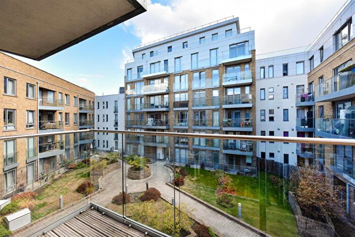 2 Bedroom Apartment For Sale In St. Annes Street, London, E14