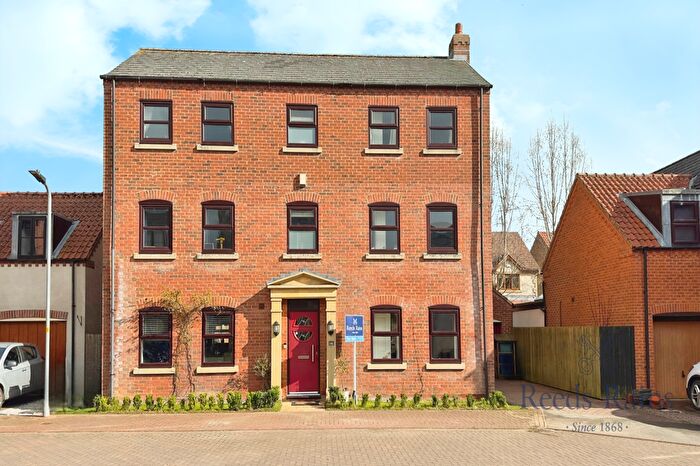 6 Bedroom Detached House For Sale In Barn Elms, Camblesforth, Selby, North Yorkshire, YO8