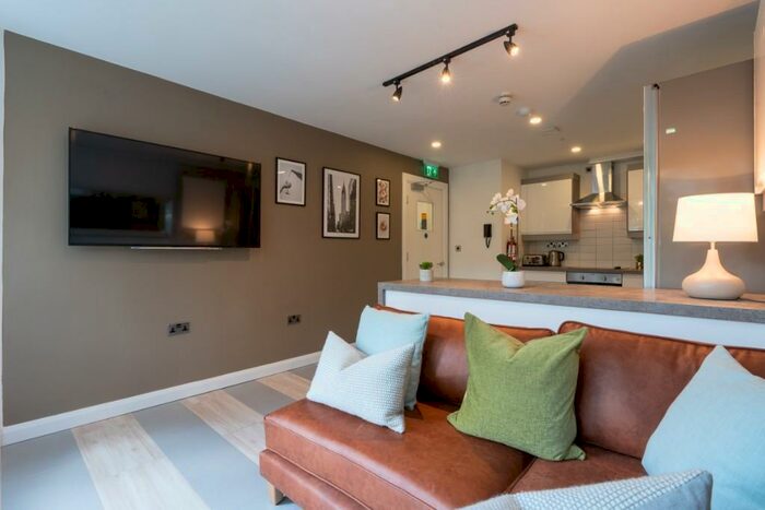 5 Bedroom Block Of Apartments To Rent In Eskdale Terrace, Newcastle Upon Tyne, NE2