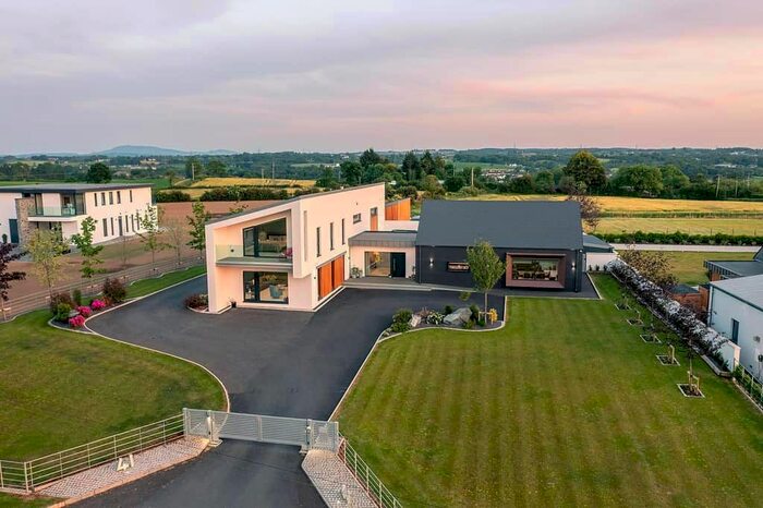 4 Bedroom Detached House For Sale In Waterloo Road, Lisburn, BT27