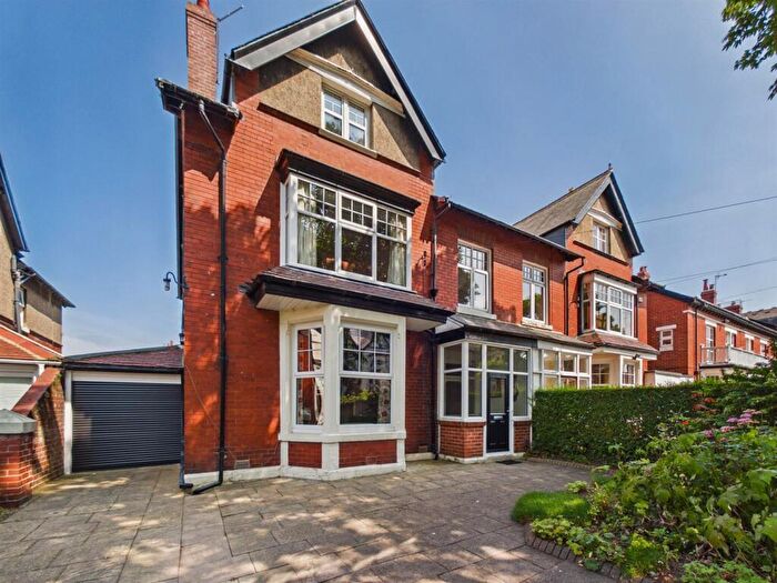 5 Bedroom Semi-Detached House For Sale In Holywell Avenue, Whitley Bay, NE26