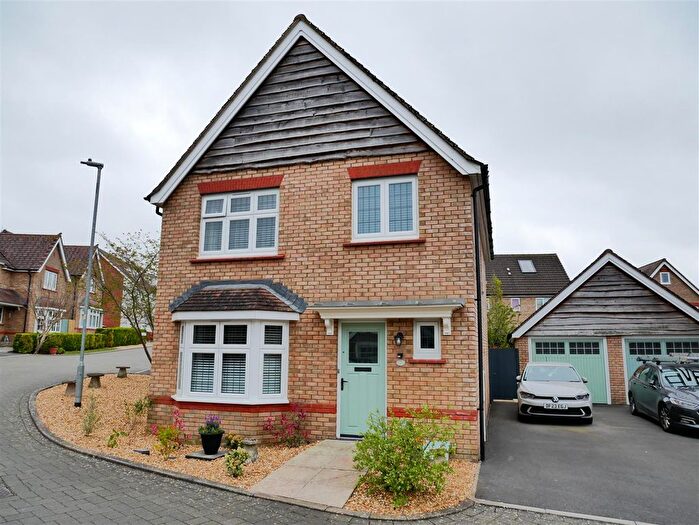 3 Bedroom Detached House For Sale In York Road, Steeple Chase, Calne, SN11