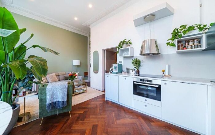 1 Bedroom Flat To Rent In Park Crescent, Fitzrovia, London, W1B