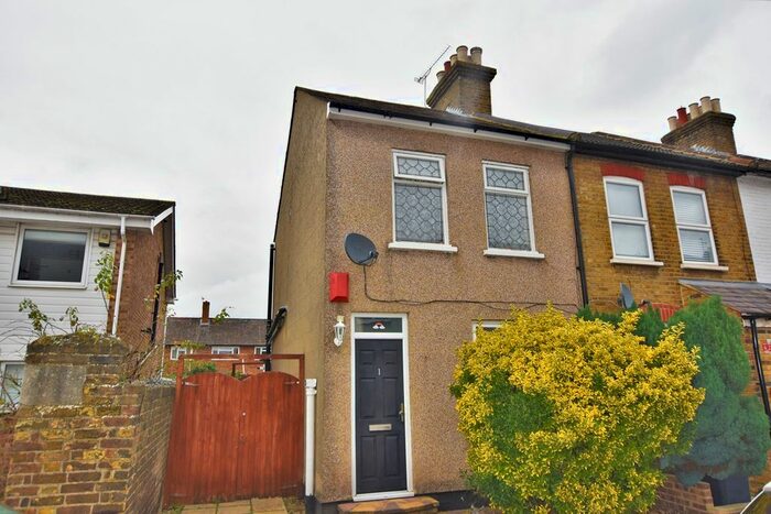 2 Bedroom End Of Terrace House To Rent In Dewhurst Road, Cheshunt, Waltham Cross, EN8