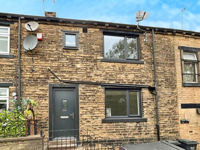 2 Bedroom Terraced House To Rent In Wade House Road, Shelf, Halifax, HX3