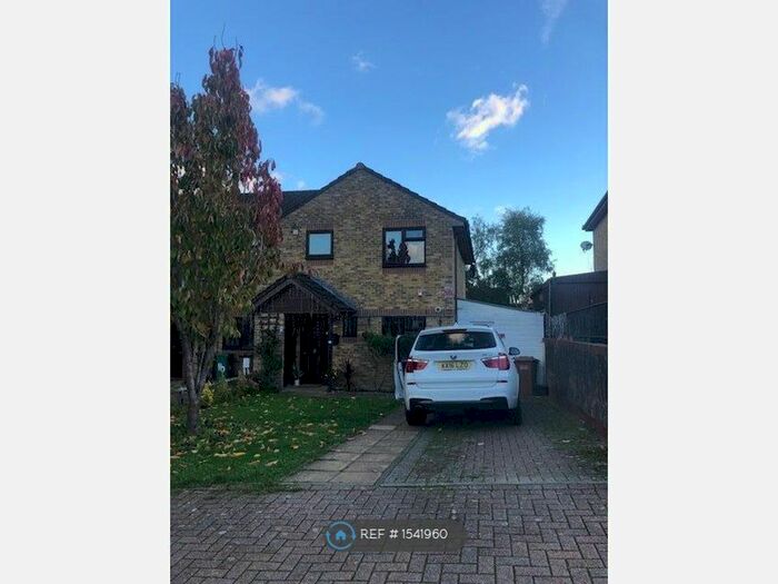 3 Bedroom End Of Terrace House To Rent In Colebrooke Road, Redhill, RH1