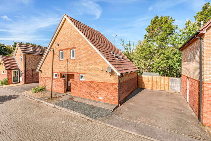 1 Bedroom Semi-Detached House For Sale In Laurel Close, Crownhill, Milton Keynes, MK8