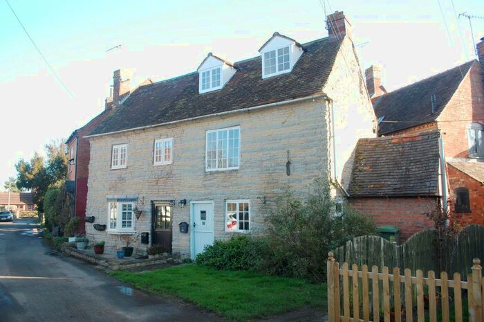 1 Bedroom Semi-Detached House For Sale In The Bank, Marlcliff, Bidford-On-Avon, Alcester, B50