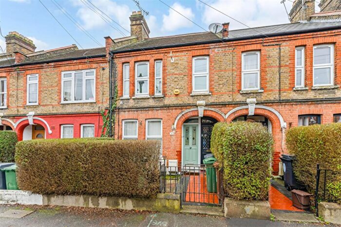 2 Bedroom Maisonette For Sale In Chewton Road, Walthamstow, E17