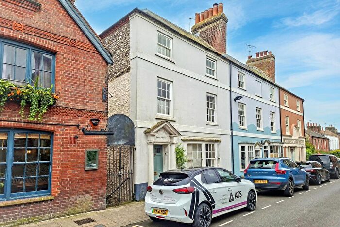 4 Bedroom End Of Terrace House For Sale In Garrick House, Tarrant Street, Arundel, BN18