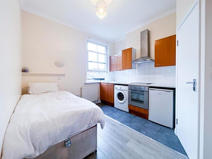 Studio To Rent In Battersea Park Road, Battersea, SW11