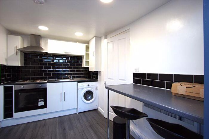 1 Bedroom Flat To Rent In Kingsway, Enfield, EN3