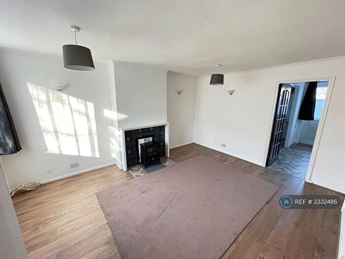 3 Bedroom Maisonette To Rent In Lambscote Close, Solihull, B90