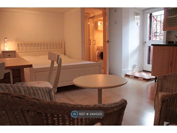Studio To Rent In Gunton Road, London Js, E5