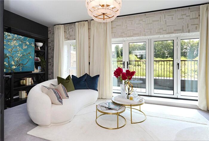 3 Bedroom End Of Terrace House For Sale In Vickers Mews, St. Albans, AL1