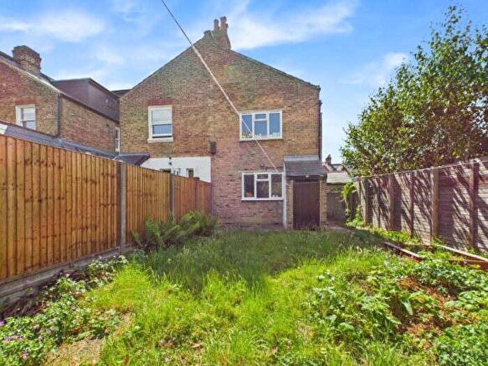 1 Bedroom Flat To Rent In Beauval Road, London, SE22