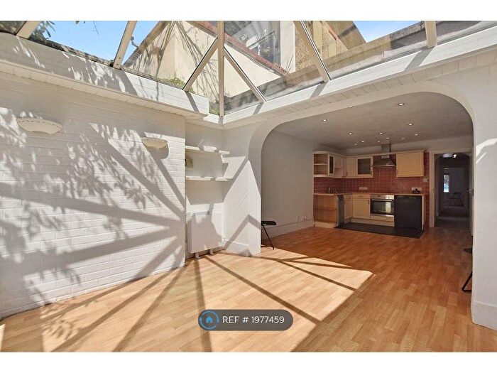 1 Bedroom Flat To Rent In Aldenham Road, Bushey, WD23