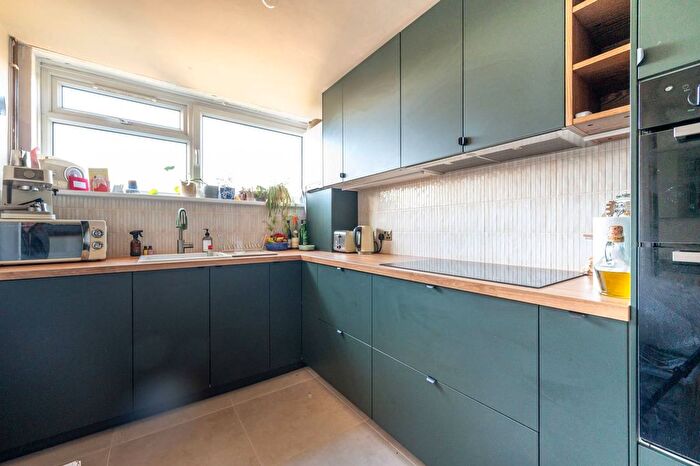 2 Bedroom Flat To Rent In Walthamstow, Walthamstow, London, E17