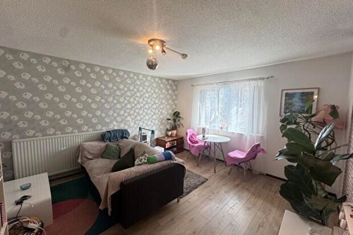 2 Bedroom Flat To Rent In Pascal Court Cardiff, CF24