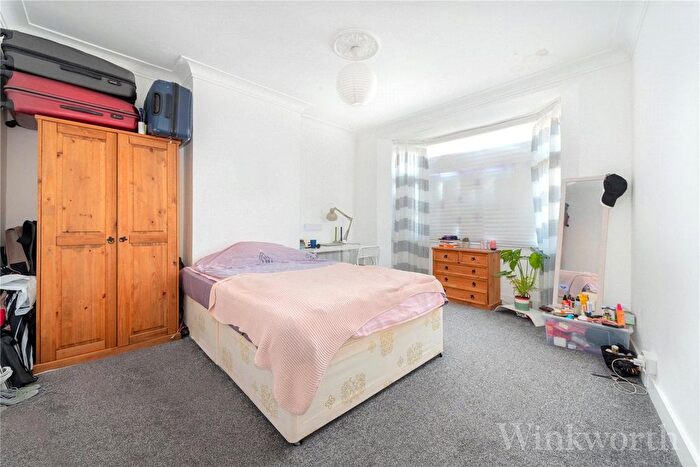 3 Bedroom Detached House To Rent In Barriedale, London, SE14