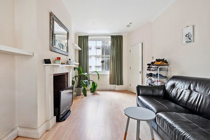 3 Bedroom Flat To Rent In Walworth Road, SE17